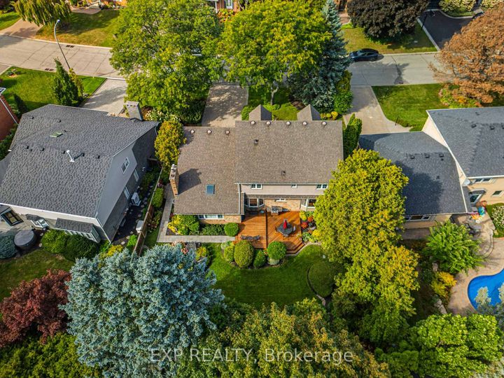 Photo 1 at 158 Broad Leaf Crescent, Ancaster, Hamilton