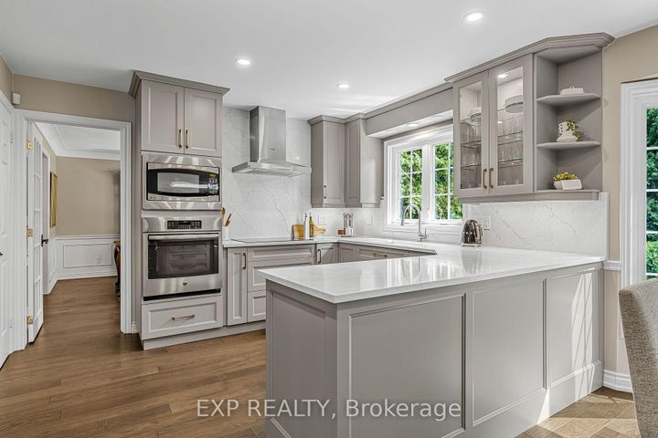 Photo 3 at 158 Broad Leaf Crescent, Ancaster, Hamilton