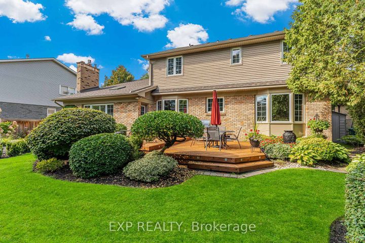 Photo 5 at 158 Broad Leaf Crescent, Ancaster, Hamilton