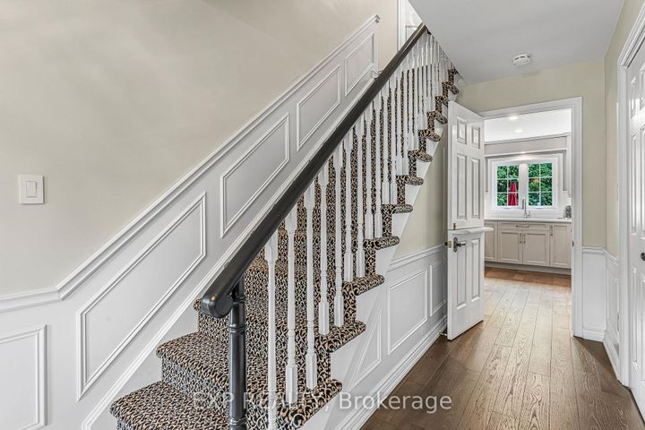 Photo 10 at 158 Broad Leaf Crescent, Ancaster, Hamilton