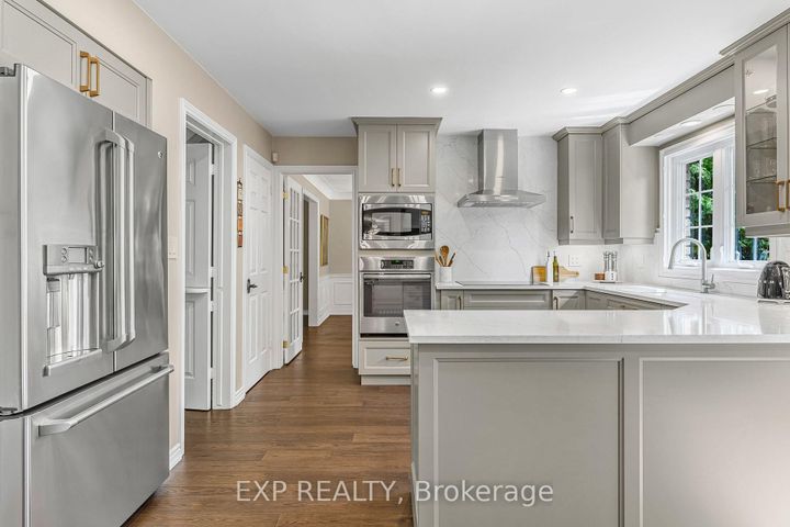Photo 15 at 158 Broad Leaf Crescent, Ancaster, Hamilton