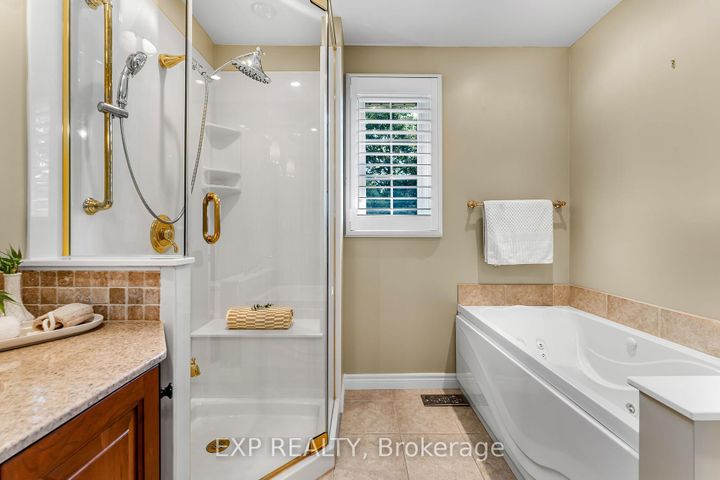 Photo 23 at 158 Broad Leaf Crescent, Ancaster, Hamilton