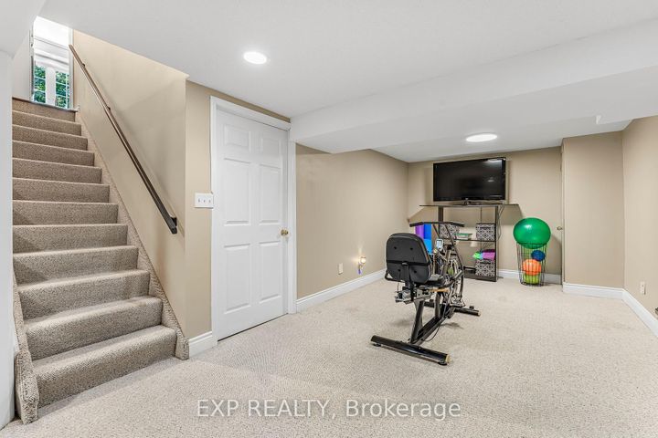 Photo 28 at 158 Broad Leaf Crescent, Ancaster, Hamilton