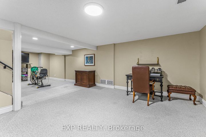 Photo 30 at 158 Broad Leaf Crescent, Ancaster, Hamilton