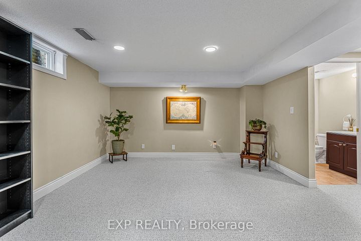 Photo 32 at 158 Broad Leaf Crescent, Ancaster, Hamilton