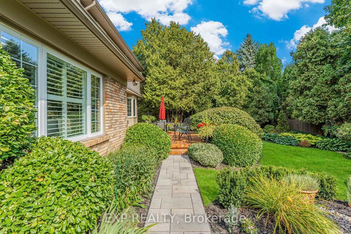 Photo 36 at 158 Broad Leaf Crescent, Ancaster, Hamilton