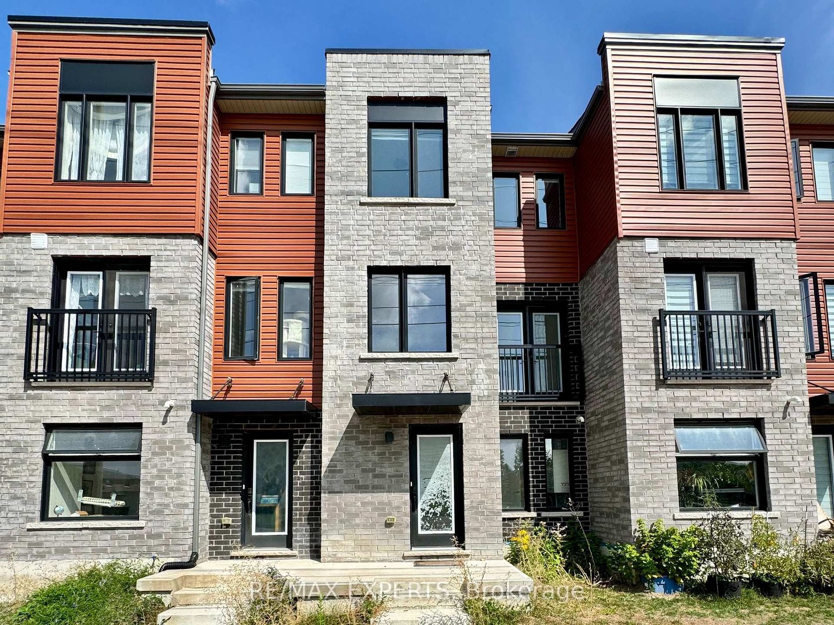 67 Fairlane Avenue, Painswick South, Barrie photo number 2