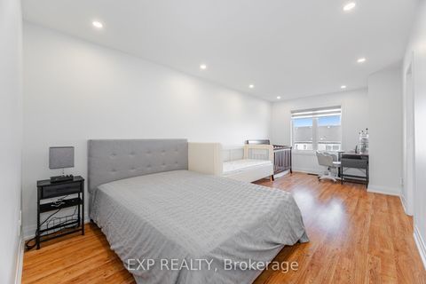 Photo 18 at 32 Arco Circle, Maple, Vaughan Photo 18 at 32 Arco Circle, Maple, Vaughan