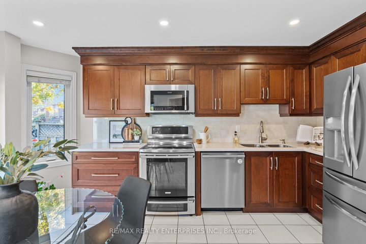 Photo 5 at 129 Valonia Drive, Brampton North, Brampton
