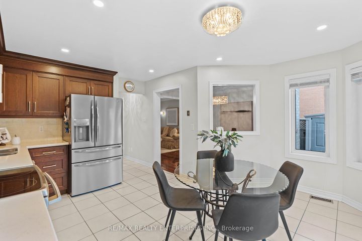 Photo 8 at 129 Valonia Drive, Brampton North, Brampton