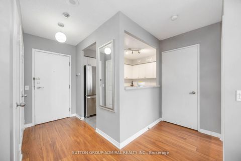 Photo 2 at 412 - 81 Townsgate Drive, Yorkhill, Vaughan