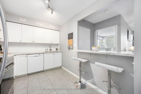Photo 4 at 412 - 81 Townsgate Drive, Yorkhill, Vaughan