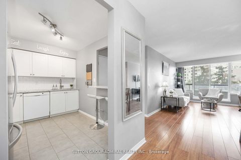 Photo 5 at 412 - 81 Townsgate Drive, Yorkhill, Vaughan
