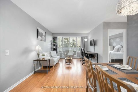 Photo 8 at 412 - 81 Townsgate Drive, Yorkhill, Vaughan