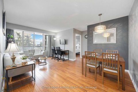 Photo 9 at 412 - 81 Townsgate Drive, Yorkhill, Vaughan
