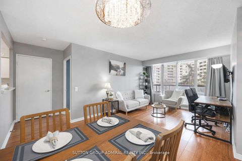 Photo 11 at 412 - 81 Townsgate Drive, Yorkhill, Vaughan