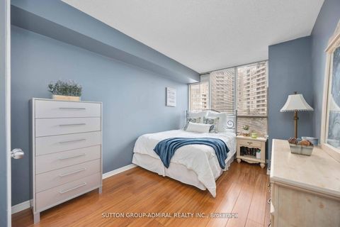 Photo 16 at 412 - 81 Townsgate Drive, Yorkhill, Vaughan
