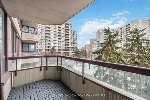 Photo 17 at 412 - 81 Townsgate Drive, Yorkhill, Vaughan