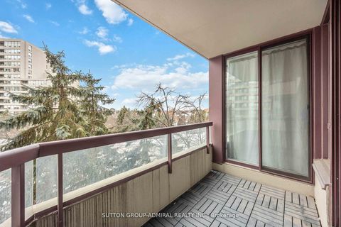 Photo 18 at 412 - 81 Townsgate Drive, Yorkhill, Vaughan