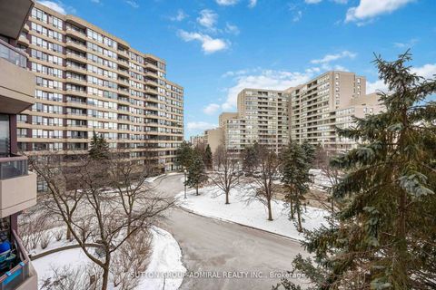 Photo 19 at 412 - 81 Townsgate Drive, Yorkhill, Vaughan
