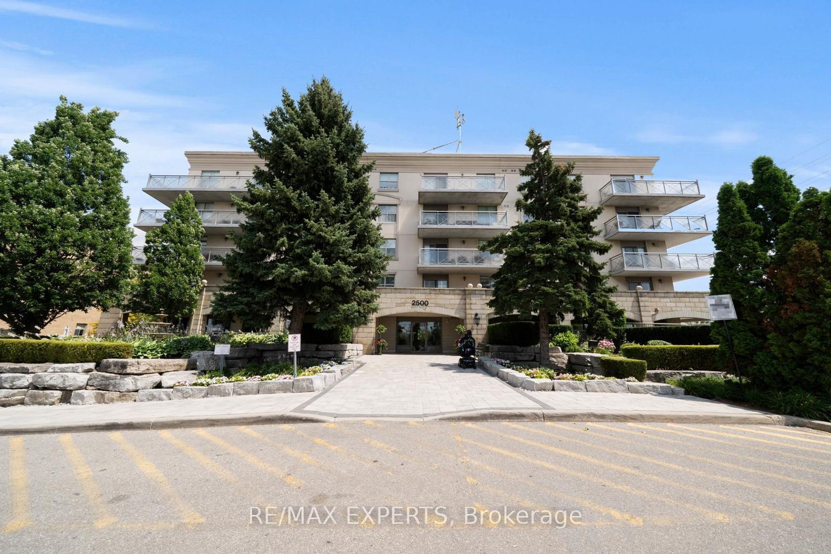 213 - 2500 Rutherford Road, Maple, Vaughan 