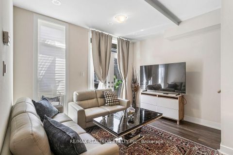 Photo 1 at 12 - 8 Sayers Lane, Oak Ridges, Richmond Hill