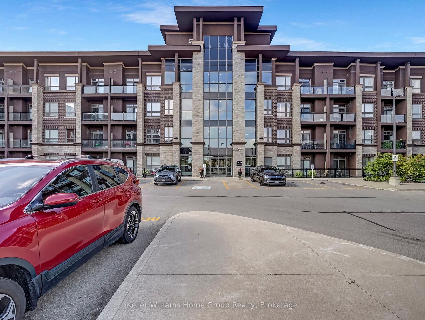 308 - 5020 Corporate Drive, Uptown, Burlington by Loree Meneguzzi Real Estate 308 - 5020 Corporate Drive, Uptown, Burlington