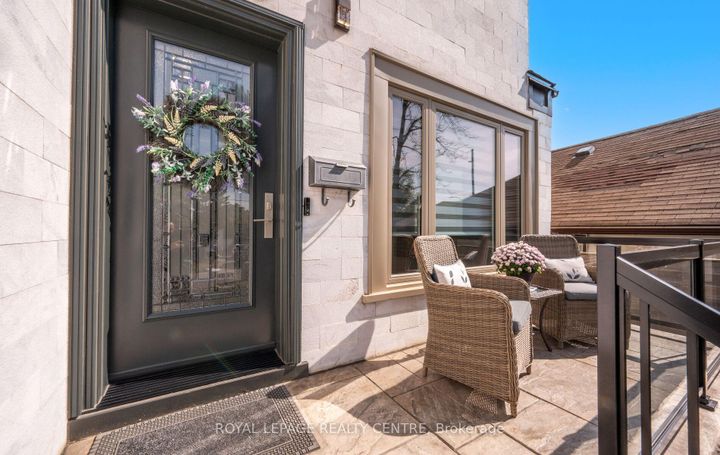 Photo 2 at 1071 Westmount Avenue, Lakeview, Mississauga