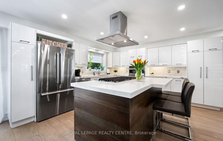 Photo 11 at 1071 Westmount Avenue, Lakeview, Mississauga