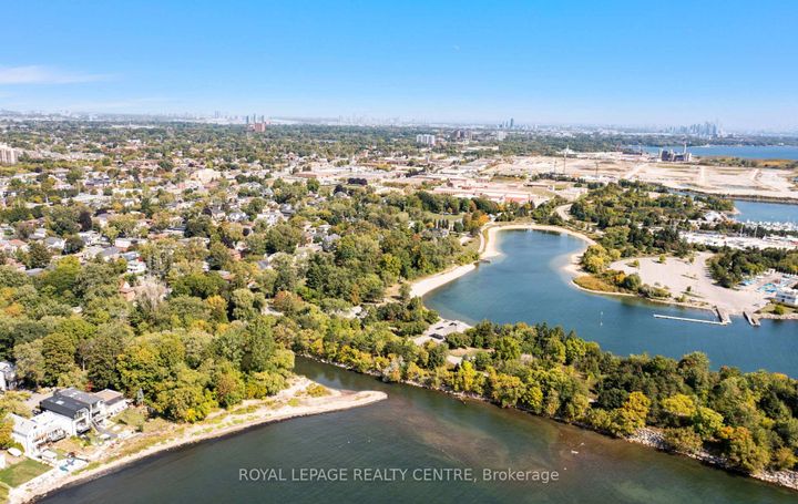 Photo 32 at 1071 Westmount Avenue, Lakeview, Mississauga
