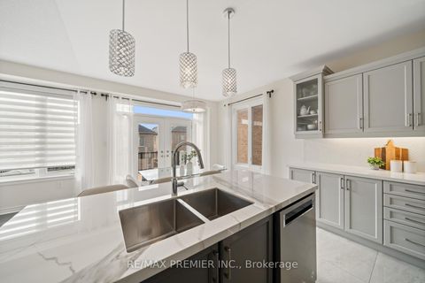 Photo 13 at 30 Bannockburn Drive, Vellore Village, Vaughan