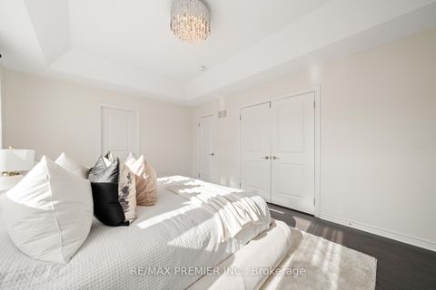 Photo 22 at 30 Bannockburn Drive, Vellore Village, Vaughan