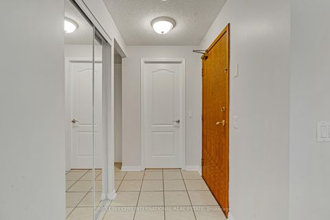 Photo 5 at 415 - 2502 Rutherford Road, Maple, Vaughan