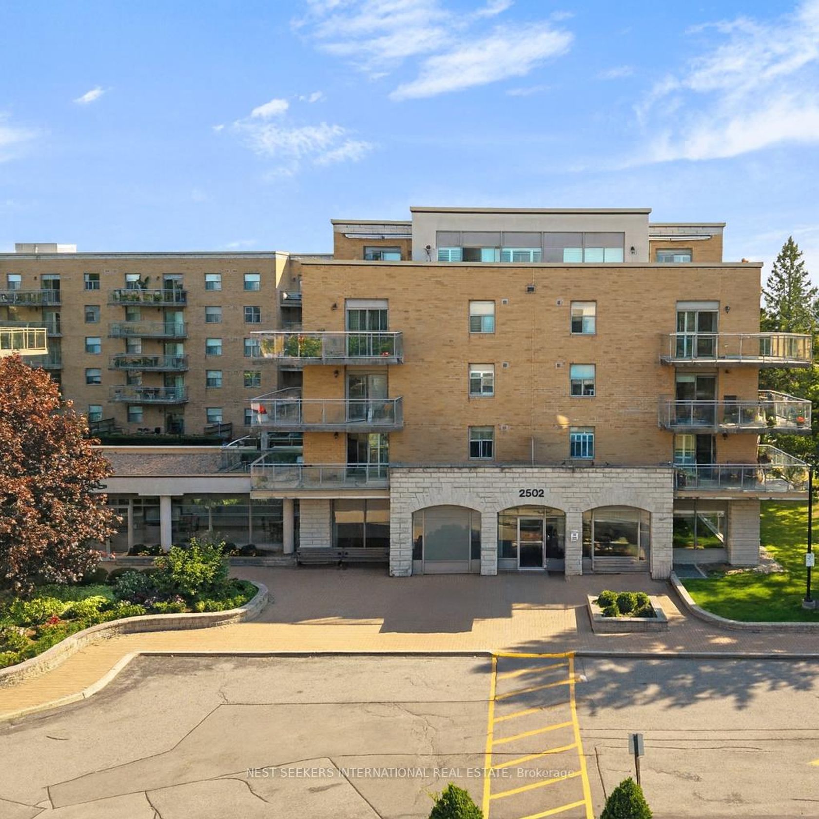 415 - 2502 Rutherford Road, Maple, Vaughan 