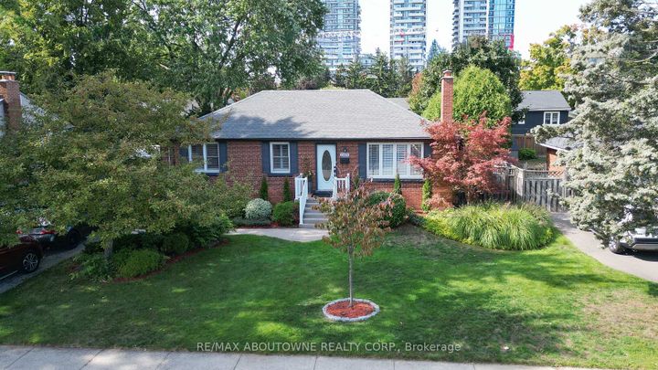 Photo 2 at 2105 Maplewood Drive, Brant, Burlington
