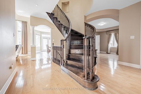 Photo 7 at 2481 Whistling Springs Crescent, WM Westmount, Oakville