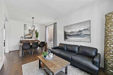 Photo 8 at 2536 Bracken Drive, WM Westmount, Oakville