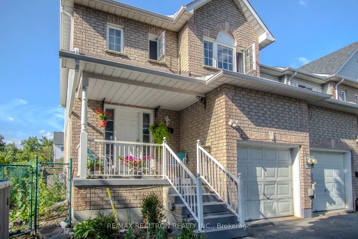 Photo 2 at 214 Graburn Ave Avenue, Central, Oshawa