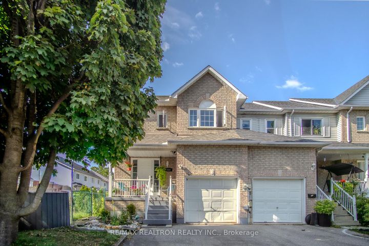 Photo 5 at 214 Graburn Ave Avenue, Central, Oshawa