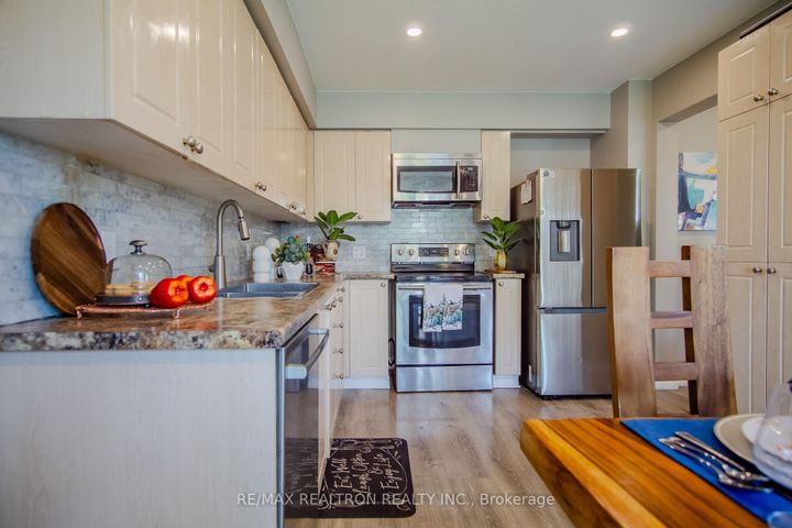 Photo 14 at 214 Graburn Ave Avenue, Central, Oshawa