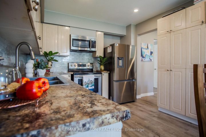 Photo 15 at 214 Graburn Ave Avenue, Central, Oshawa