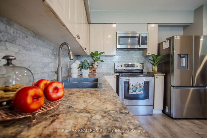 Photo 18 at 214 Graburn Ave Avenue, Central, Oshawa