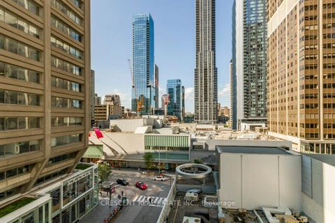 Photo 11 at 701 - 35 Balmuto Street, Bay Street Corridor, Toronto
