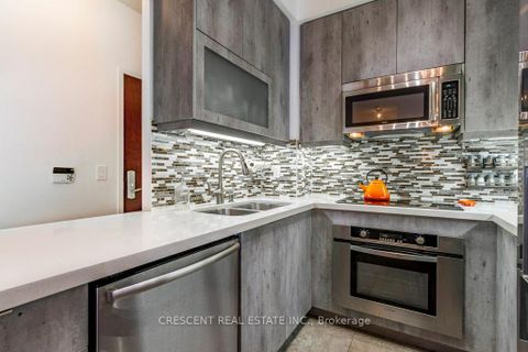 Photo 13 at 701 - 35 Balmuto Street, Bay Street Corridor, Toronto Photo 13 at 701 - 35 Balmuto Street, Bay Street Corridor, Toronto