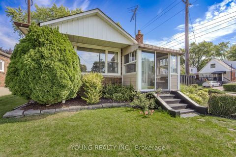 Photo 2 at 35 Porter Crescent, Dorset Park, Toronto