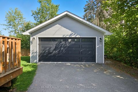 Photo 2 at 29 Patrick Drive, Aurora Highlands, Aurora