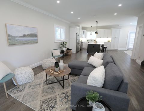 Photo 6 at 29 Patrick Drive, Aurora Highlands, Aurora
