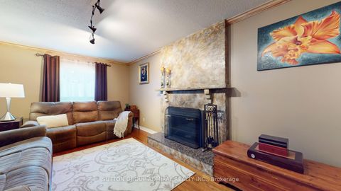 Photo 16 at 25 Flamingo Road, Uplands, Vaughan