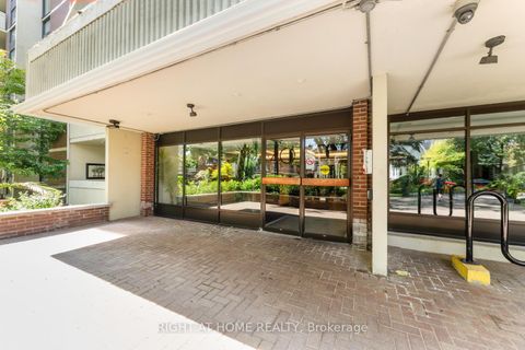 Photo 5 at 817 - 40 Homewood Avenue, South St. James Town, Toronto
