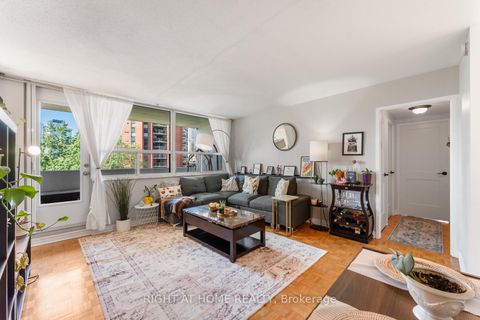 Photo 8 at 817 - 40 Homewood Avenue, South St. James Town, Toronto